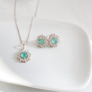 Green flower earrings and necklace silver set
