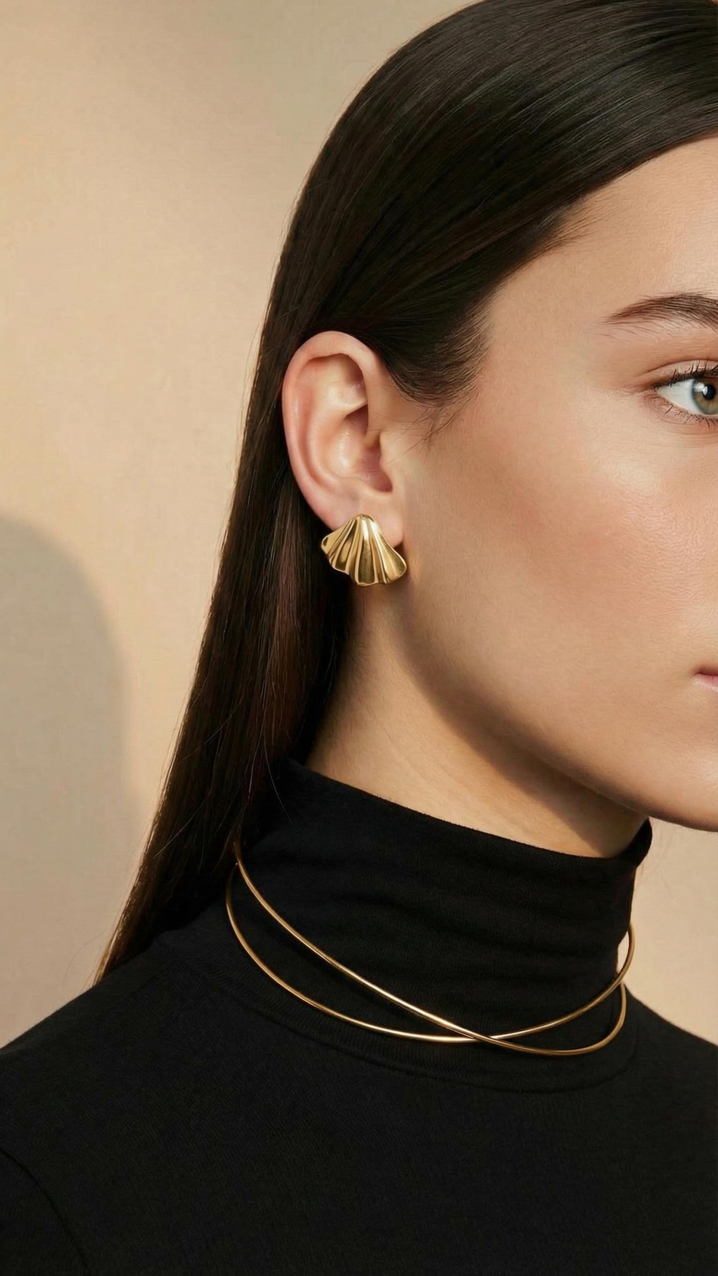 Arc golden glow necklace wp - Image 4